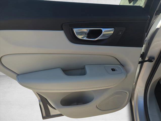 Used 2020 Volvo XC60 T6 Momentum w/ Protection Package Premier AWD/4WD image 23