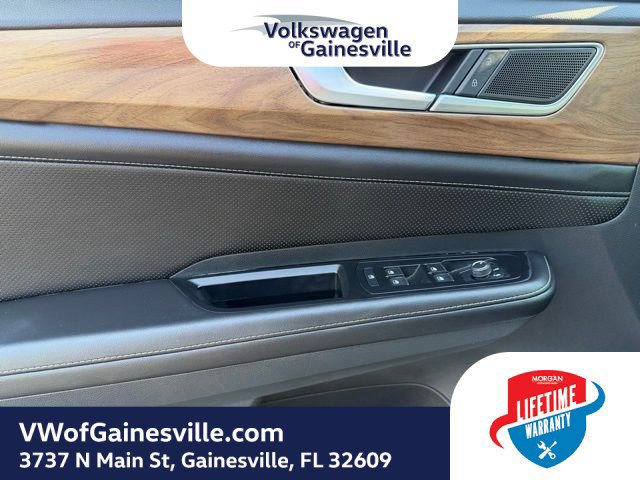 Used 2025 Volkswagen Atlas SE image 17