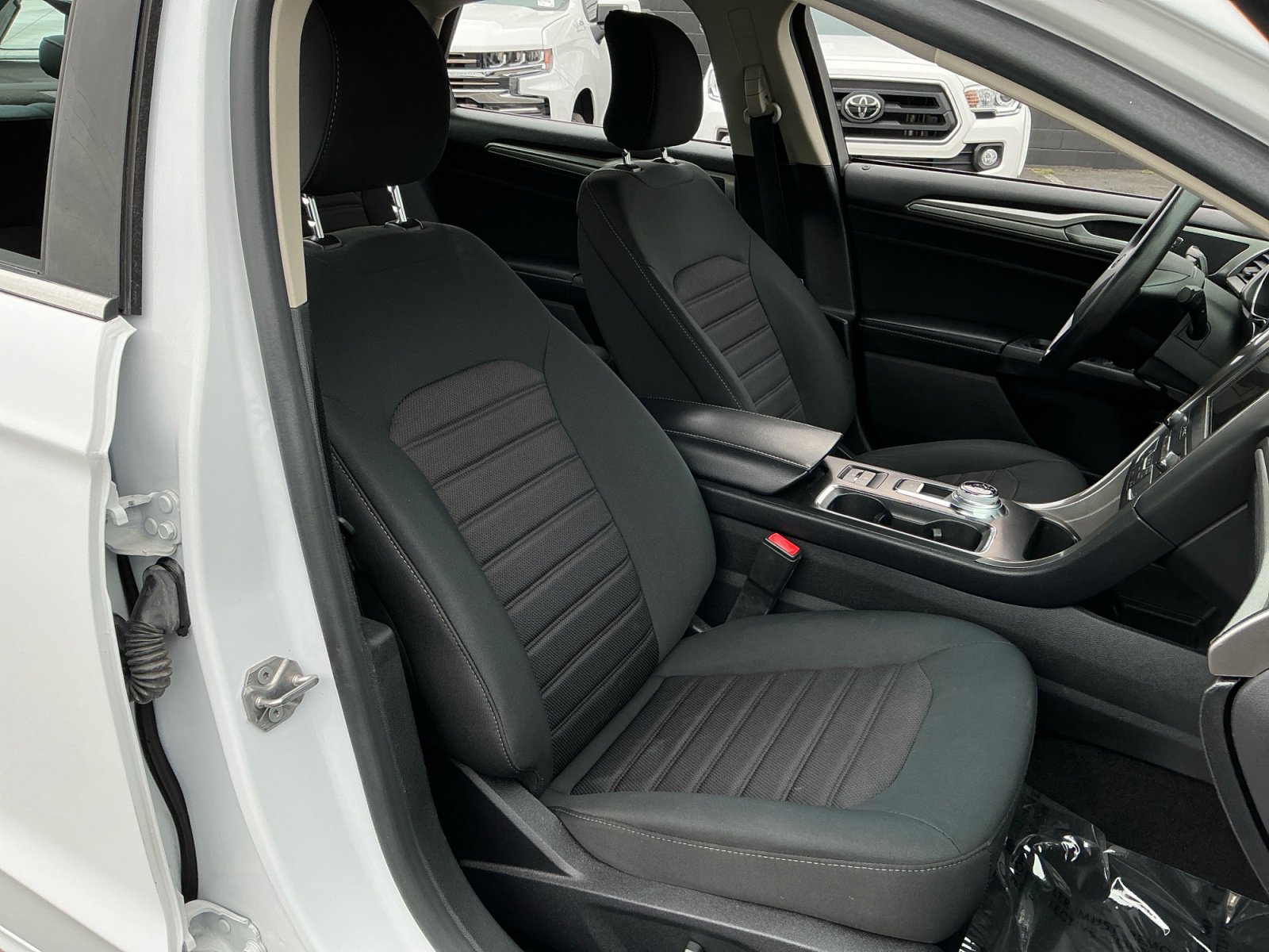 Used 2019 Ford Fusion SE FWD image 21