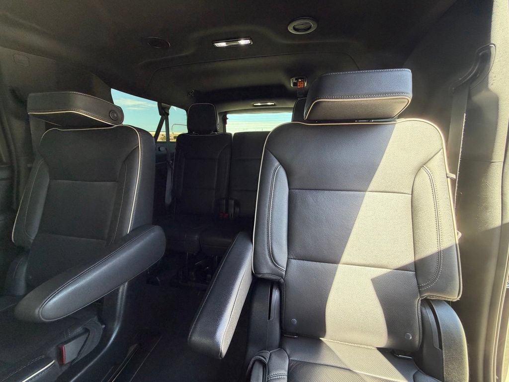 Used 2023 Chevrolet Suburban Premier RWD image 9