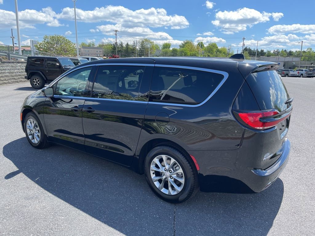 New 2026 Chrysler Pacifica Limited FWD image 7