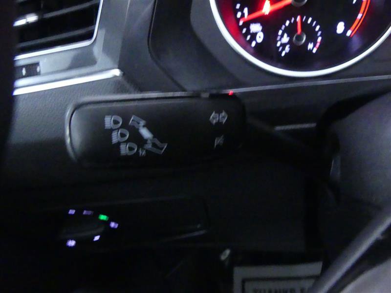 Used 2018 Volkswagen Tiguan S image 17