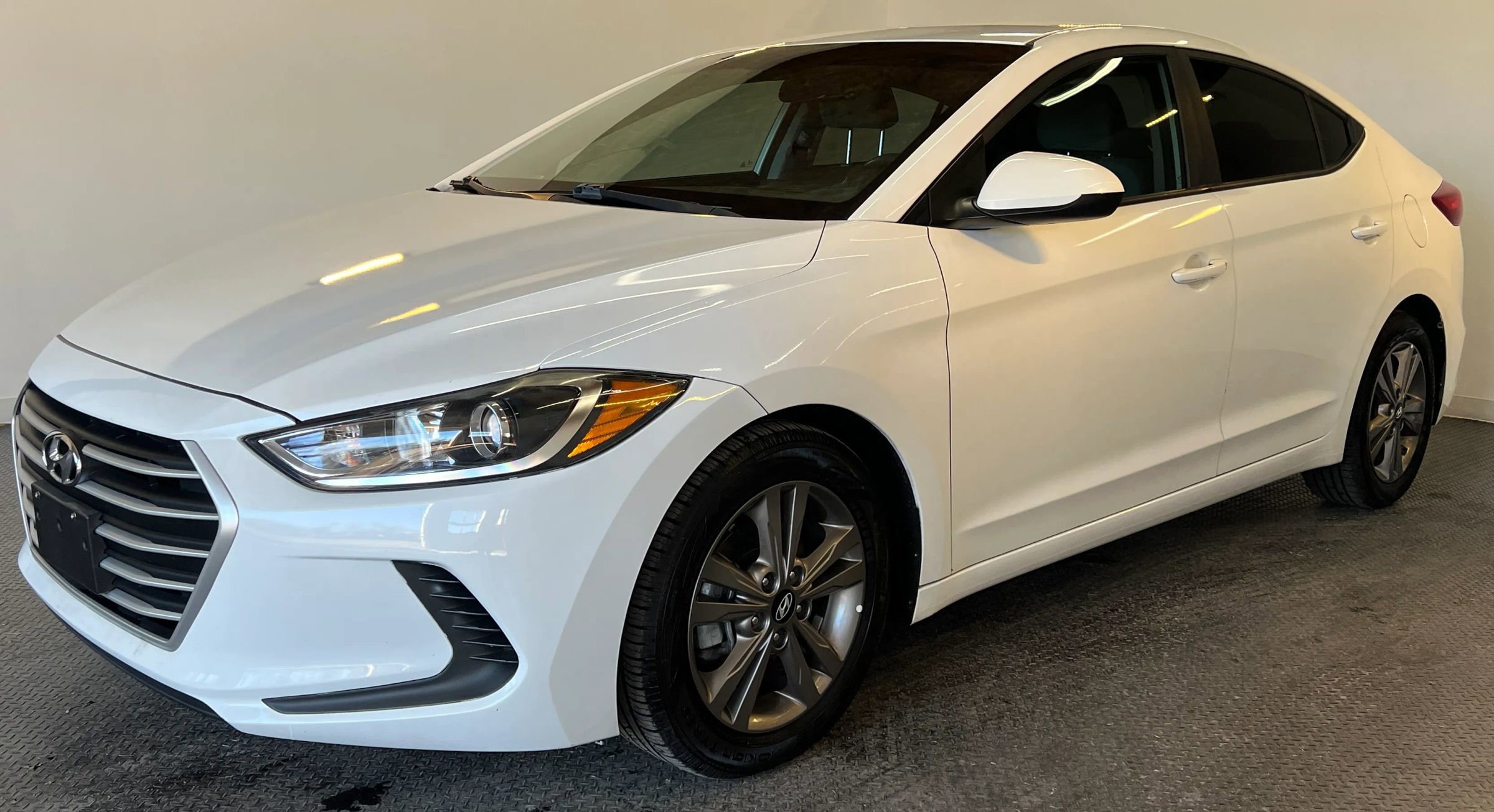 Used 2017 Hyundai Elantra SE image 2