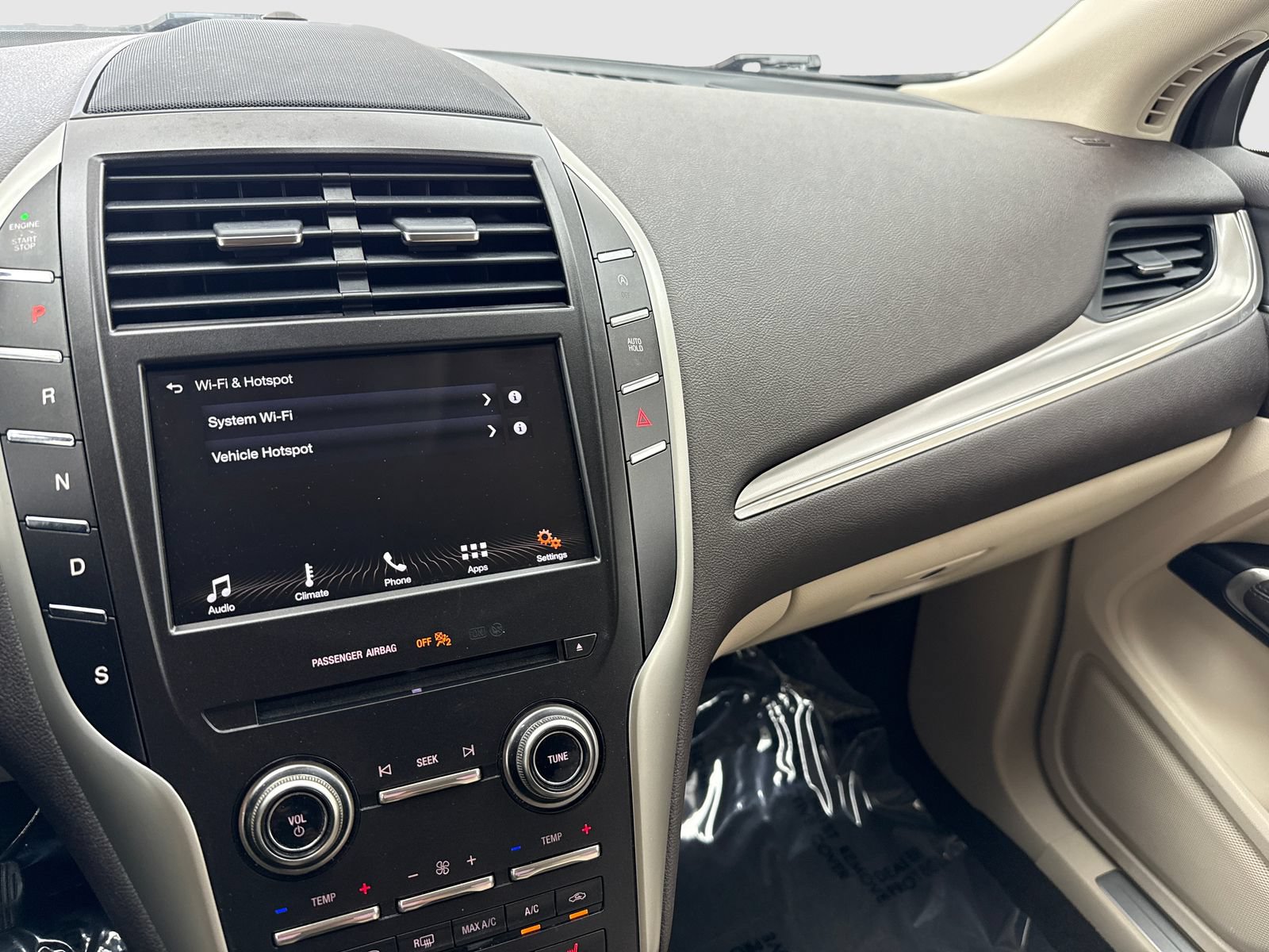 Used 2019 Lincoln MKC Premiere FWD image 24