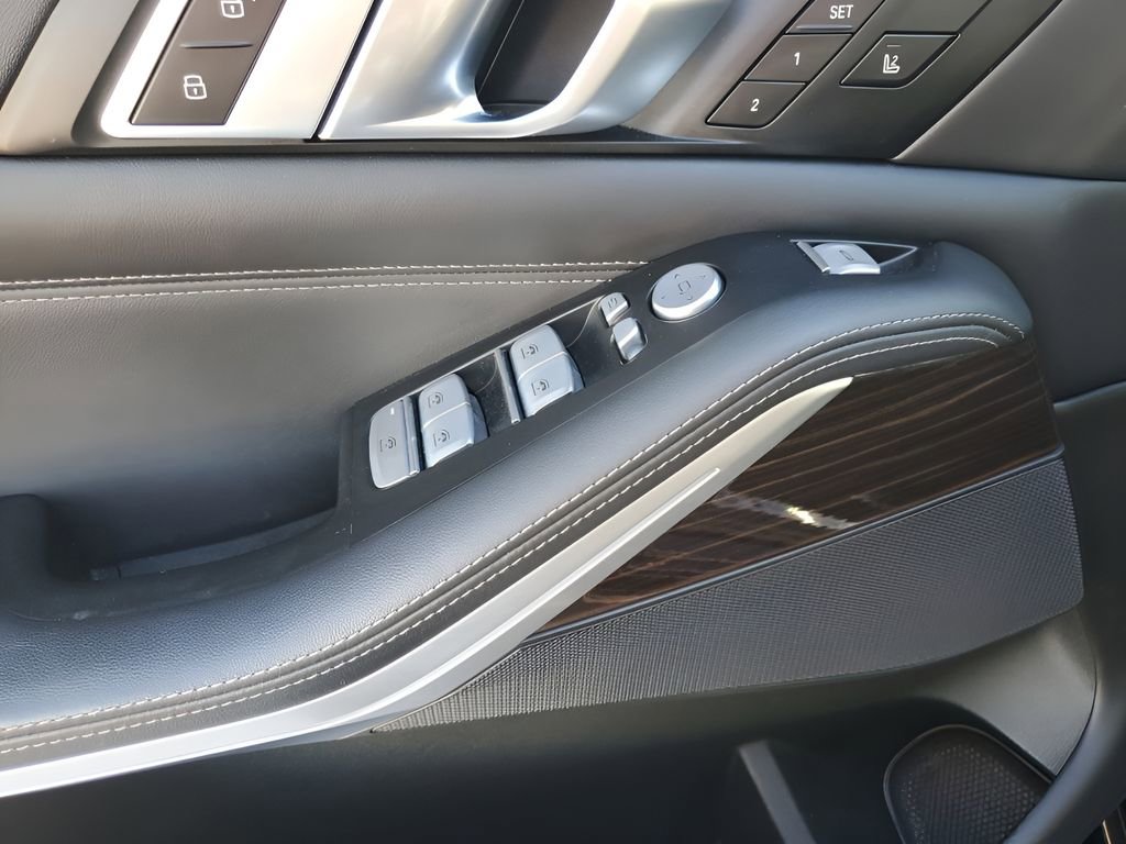 Used 2023 BMW X7 xDrive40i w/ M Sport Package image 28