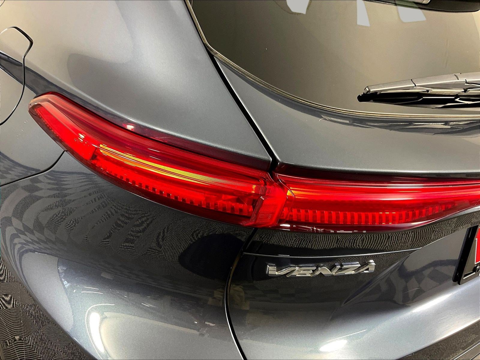 Used 2023 Toyota Venza LE AWD/4WD image 23