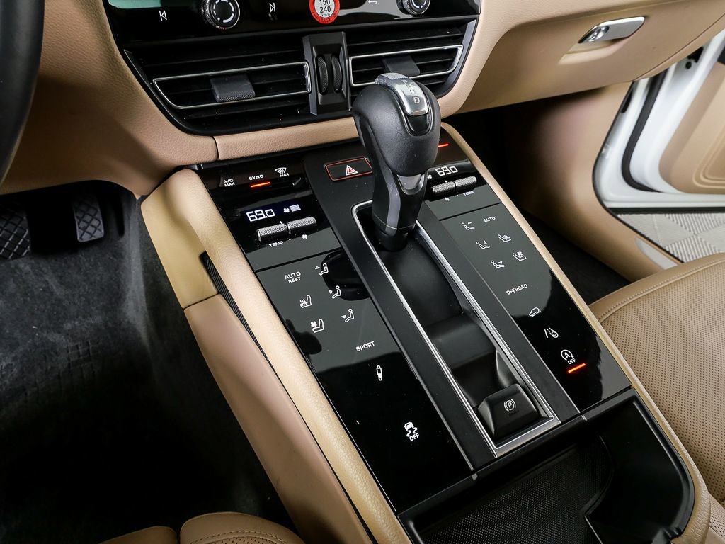 Certified 2022 Porsche Macan S AWD/4WD image 19