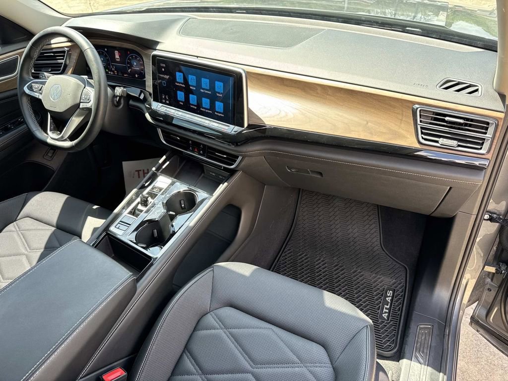 Used 2024 Volkswagen Atlas SE image 27
