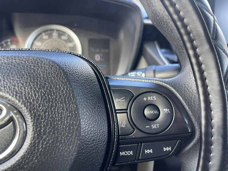 Used 2021 Toyota Corolla LE image 14