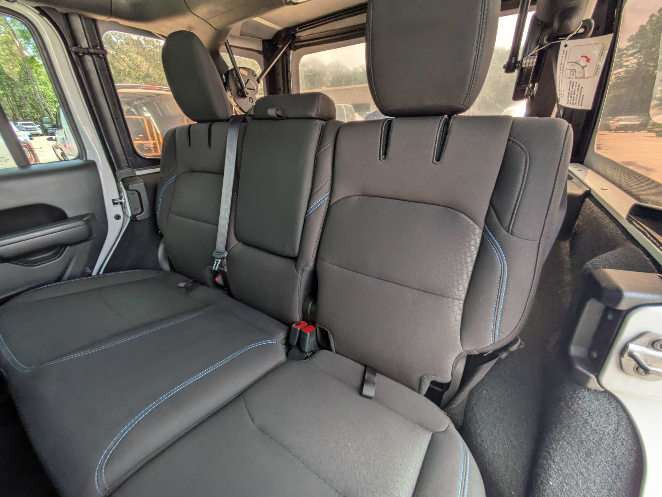 Used 2022 Jeep Wrangler Unlimited Rubicon 4xe AWD/4WD image 8