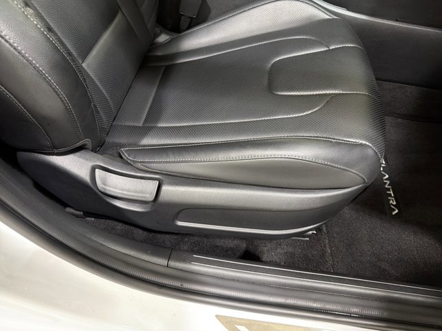 Used 2024 Hyundai Elantra Limited image 37