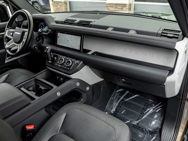 Used 2020 Land Rover Defender 110 HSE image 32