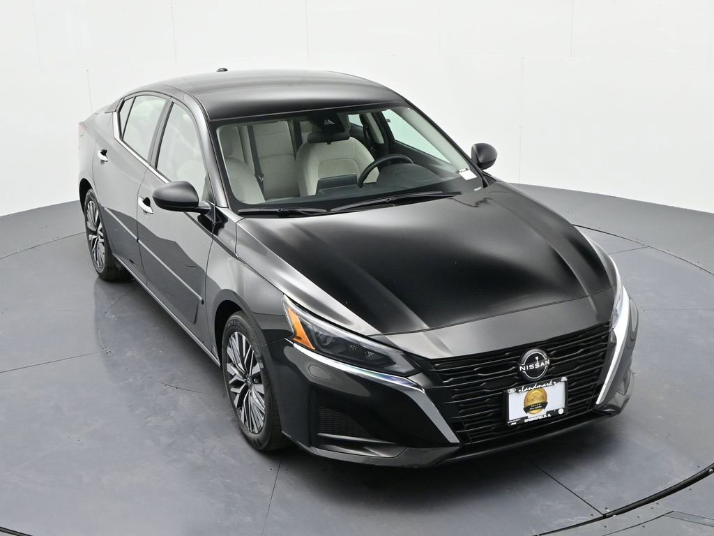 Used 2024 Nissan Altima 2.5 SV image 16