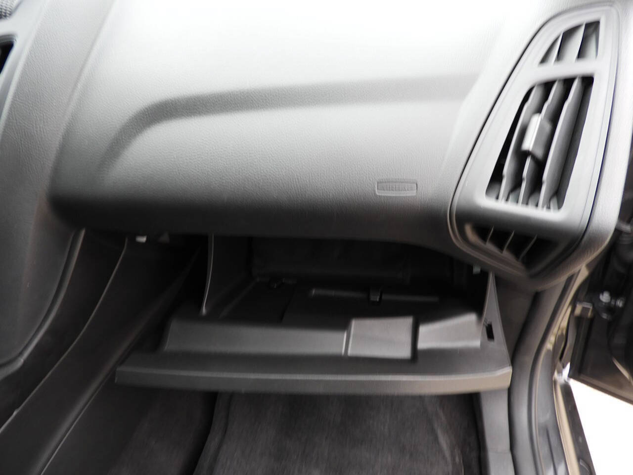 Used 2017 Ford Focus SE FWD image 32