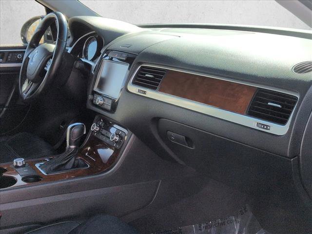 Used 2014 Volkswagen Touareg Lux image 23