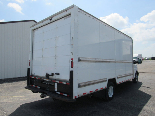 Used 2021 GMC Savana 3500 Extended w/ Power Convenience Package RWD image 3