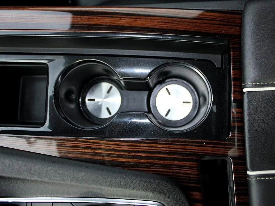 Used 2022 Cadillac Escalade Luxury image 16