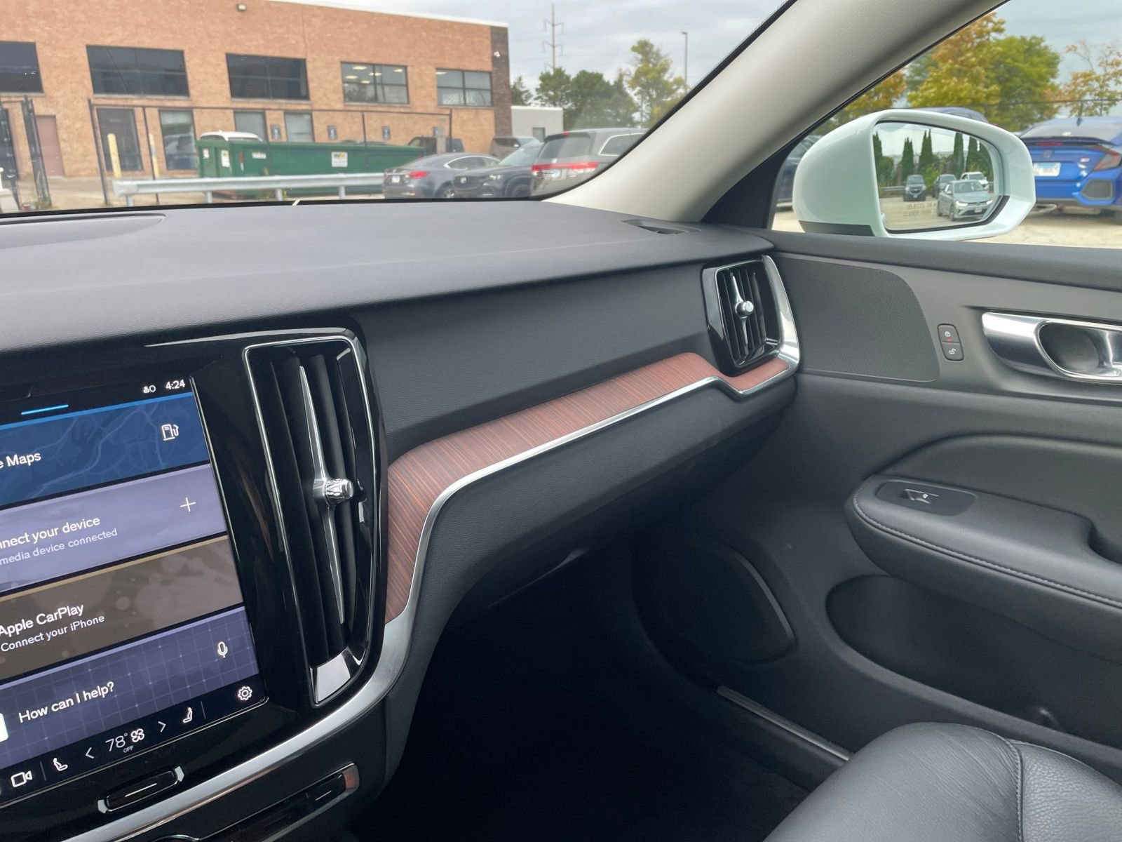 Used 2025 Volvo V60 B5 Cross Country Plus image 34