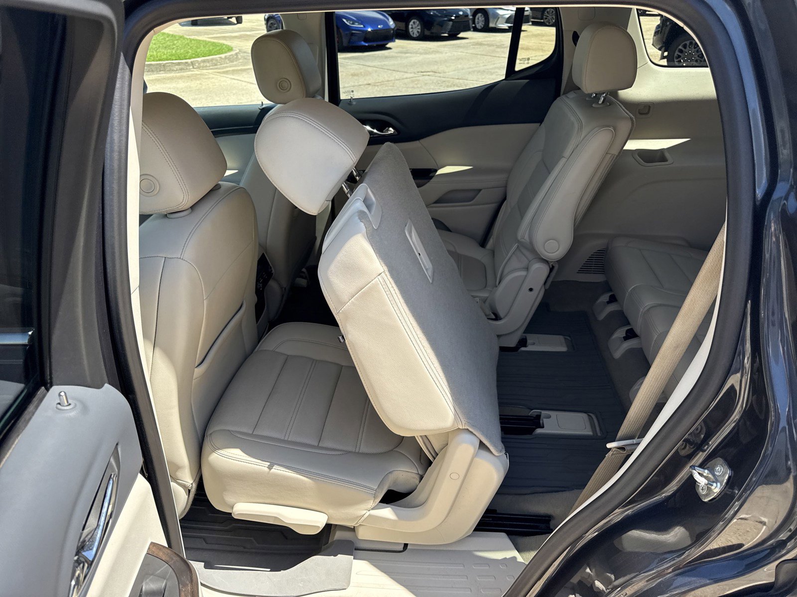 Used 2022 GMC Acadia Denali w/ Denali Technology Package image 15