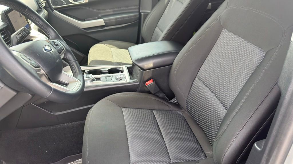 Used 2024 Ford Explorer XLT AWD/4WD image 11