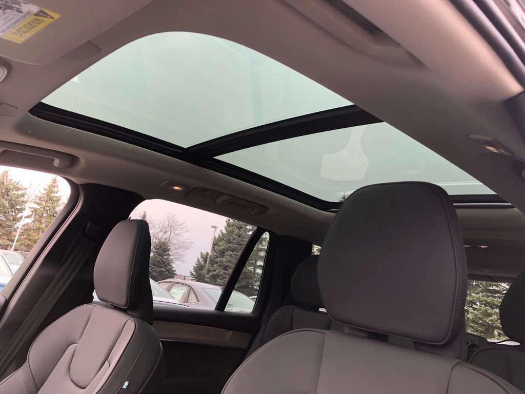 New 2026 Volvo XC90 B6 Plus w/ Protection Package Premier AWD/4WD image 8