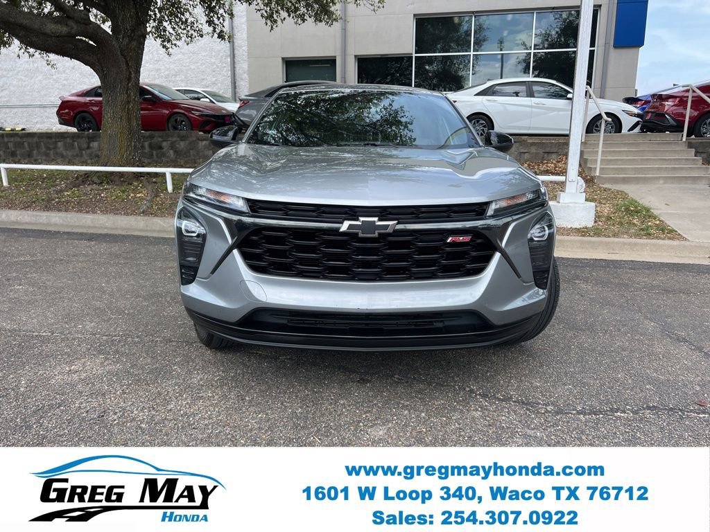 Used 2024 Chevrolet Trax RS FWD image 2