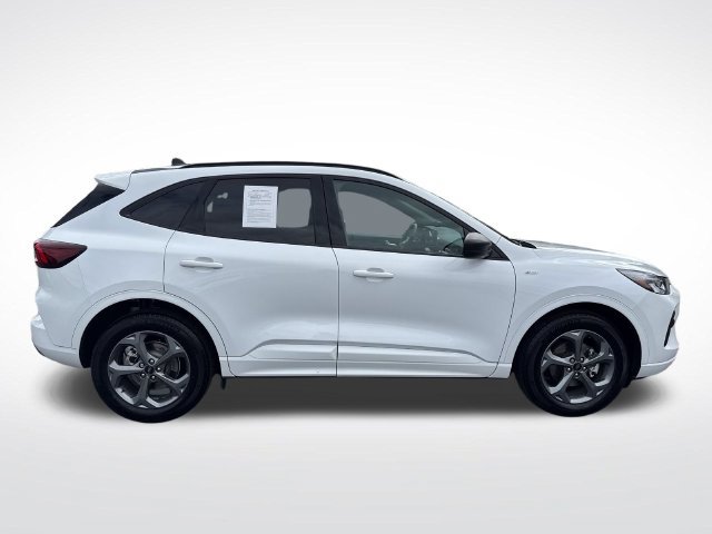 Used 2023 Ford Escape ST-Line w/ Tech Pack #1 AWD/4WD image 6
