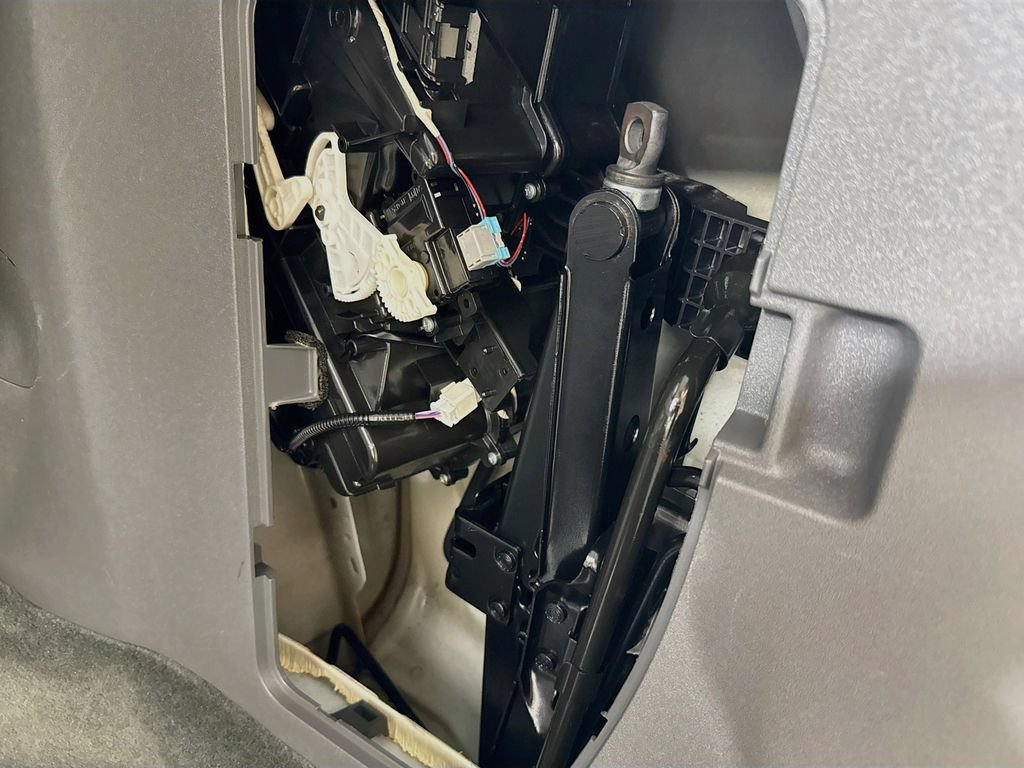 Certified 2018 Toyota Sienna LE FWD image 35