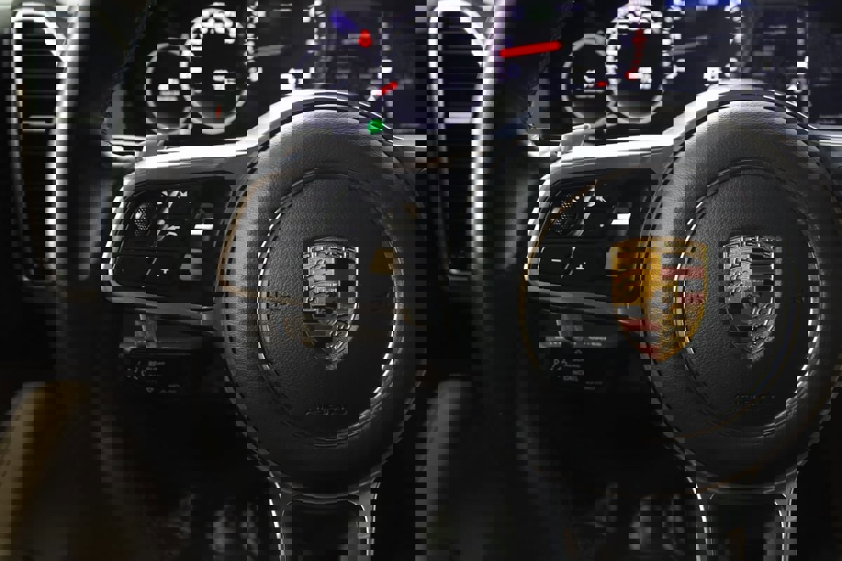 Used 2022 Porsche Cayenne Platinum Edition w/ Premium Package Plus image 18