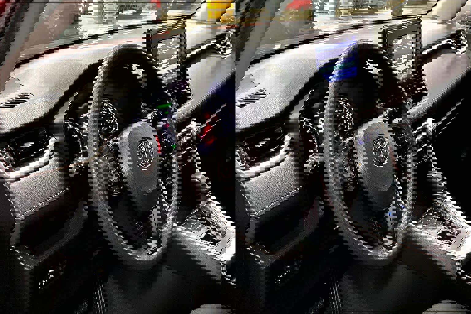 Used 2021 Toyota RAV4 LE image 18