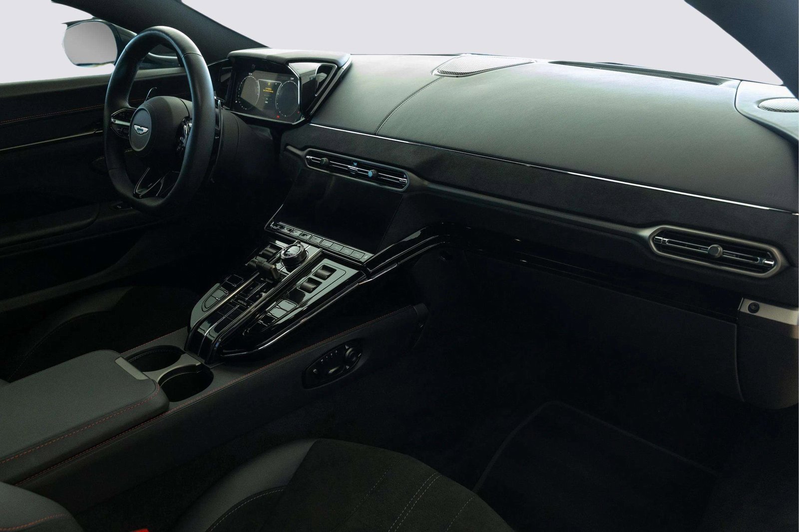 Used 2025 Aston Martin V8 Vantage Coupe image 12