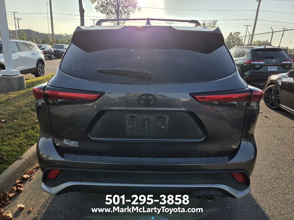 Used 2022 Toyota Highlander XSE FWD image 5