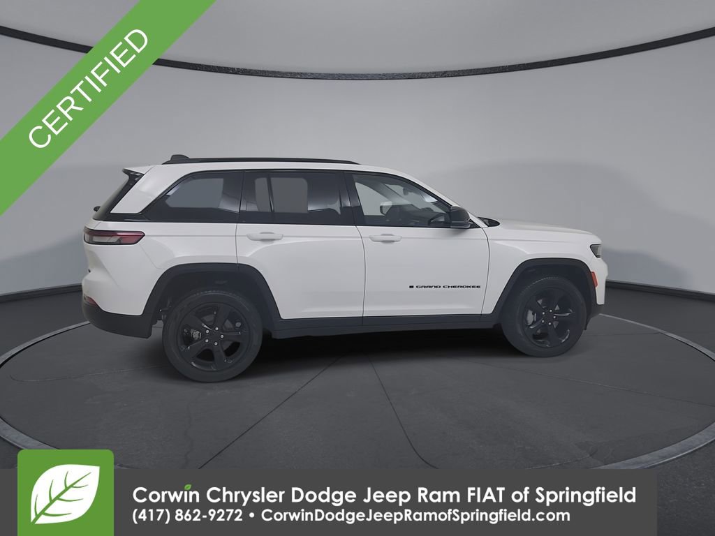 Used 2023 Jeep Grand Cherokee Limited w/ Black Appearance Package image 15