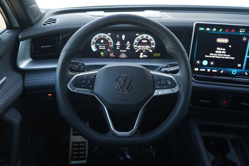 New 2026 Volkswagen Tiguan SE R-Line FWD image 9