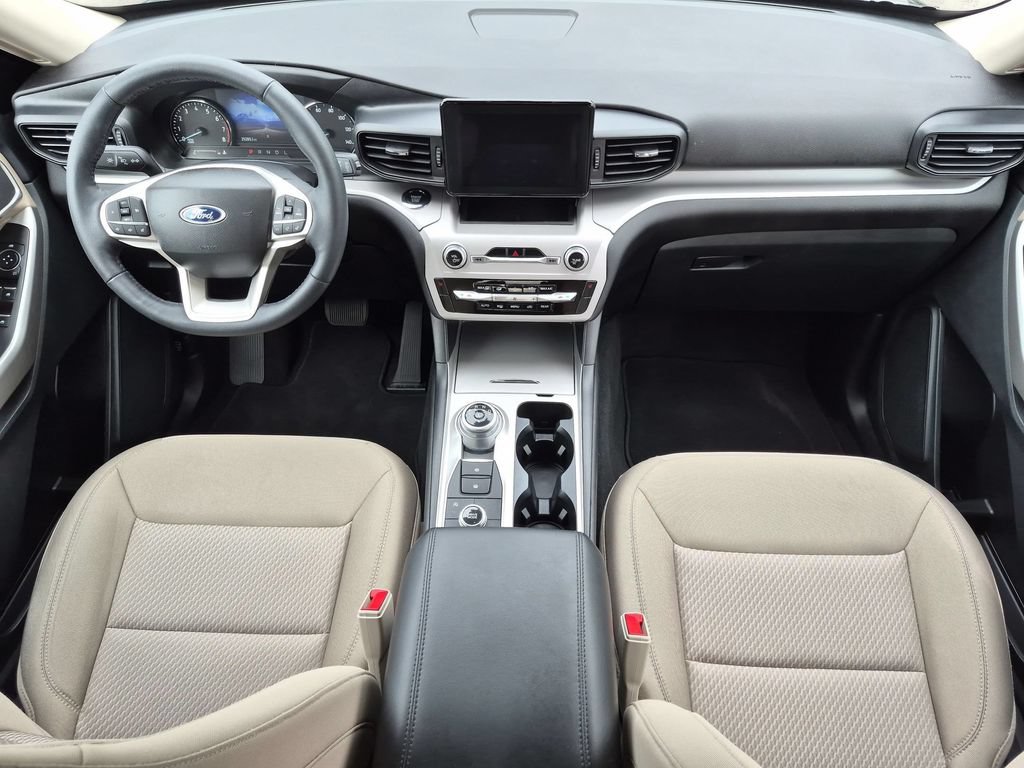 Used 2023 Ford Explorer XLT AWD/4WD image 14