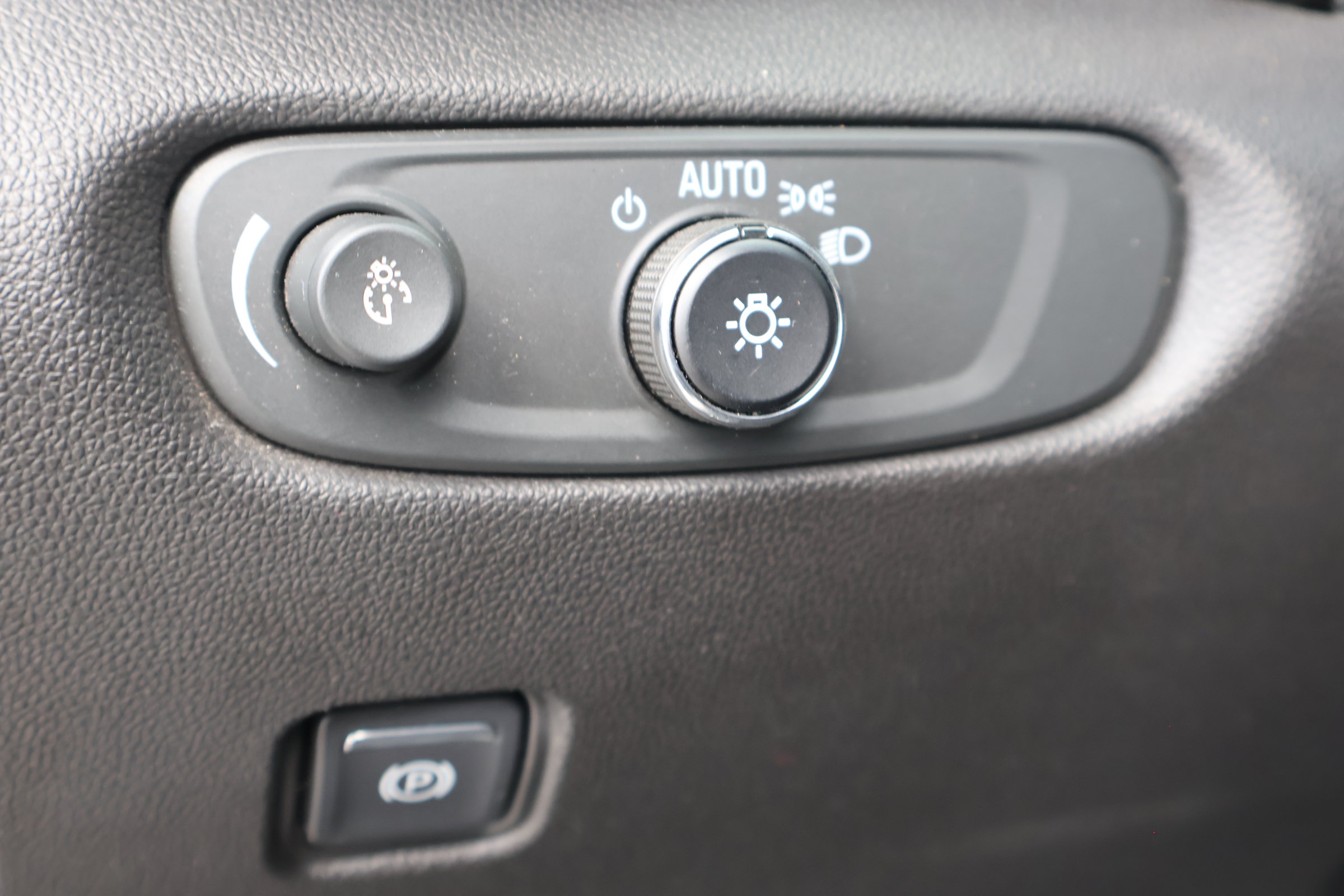 Used 2019 Chevrolet Blazer LT FWD image 22