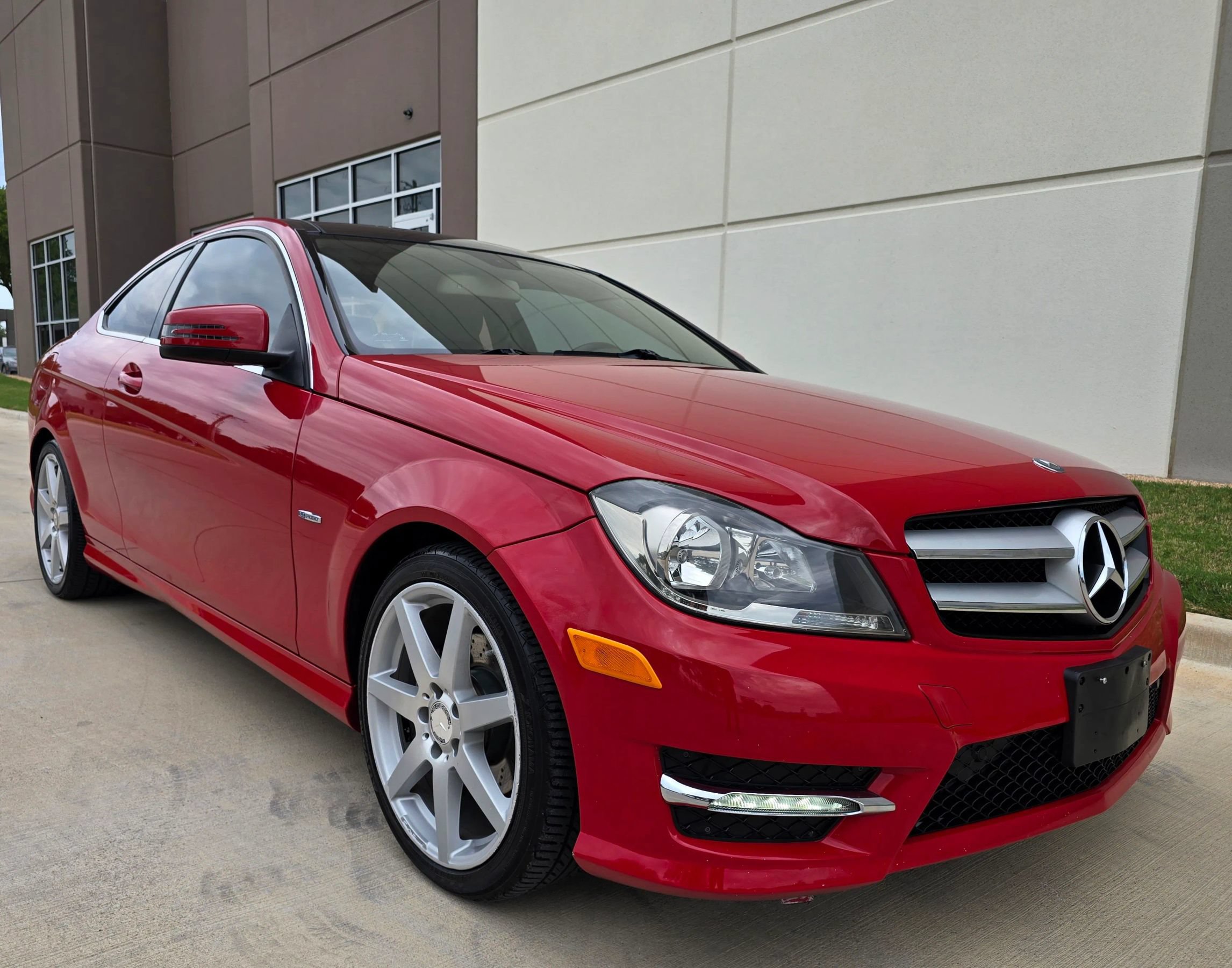 Used 2012 Mercedes-Benz C 250 Coupe image 4