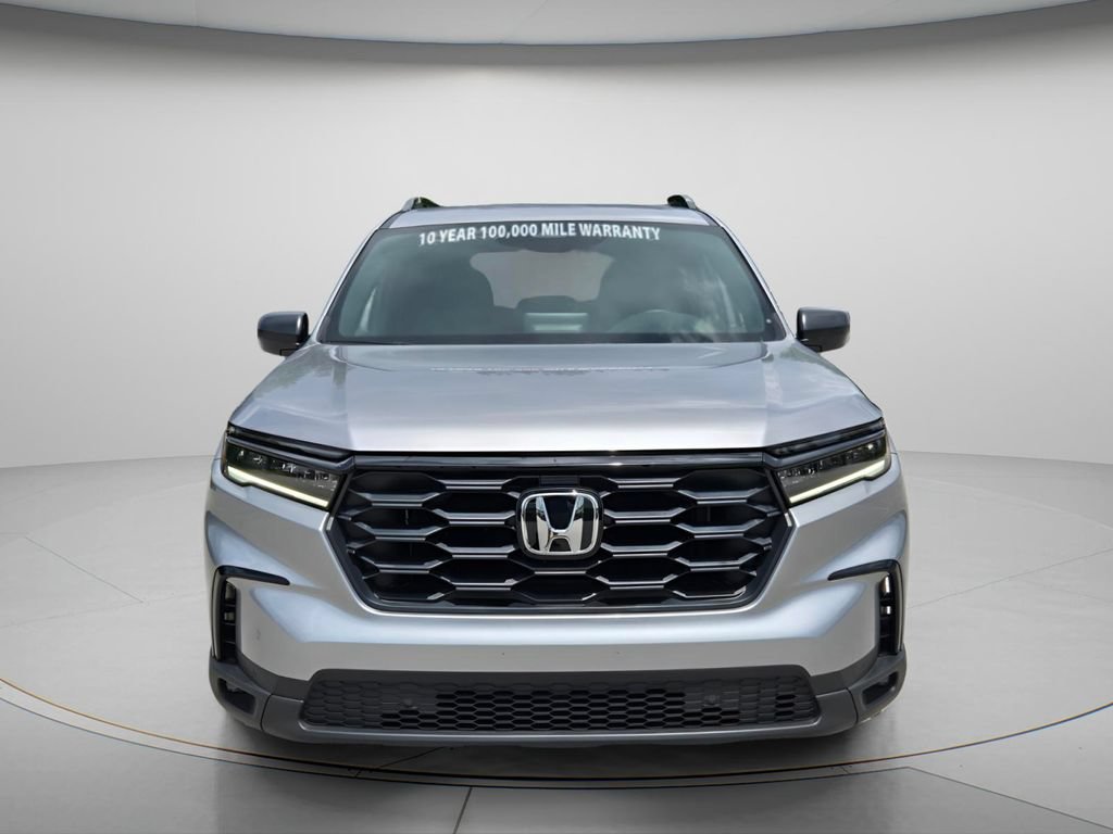 Used 2025 Honda Pilot Sport image 4