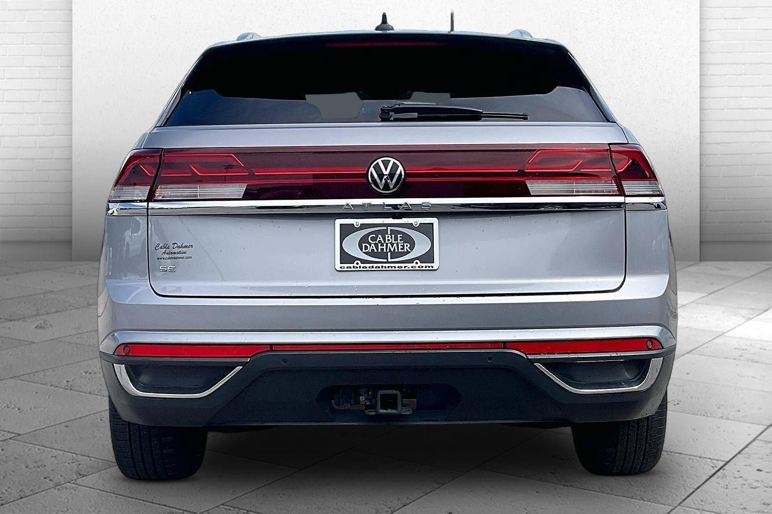 Used 2024 Volkswagen Atlas Cross Sport SE FWD image 3