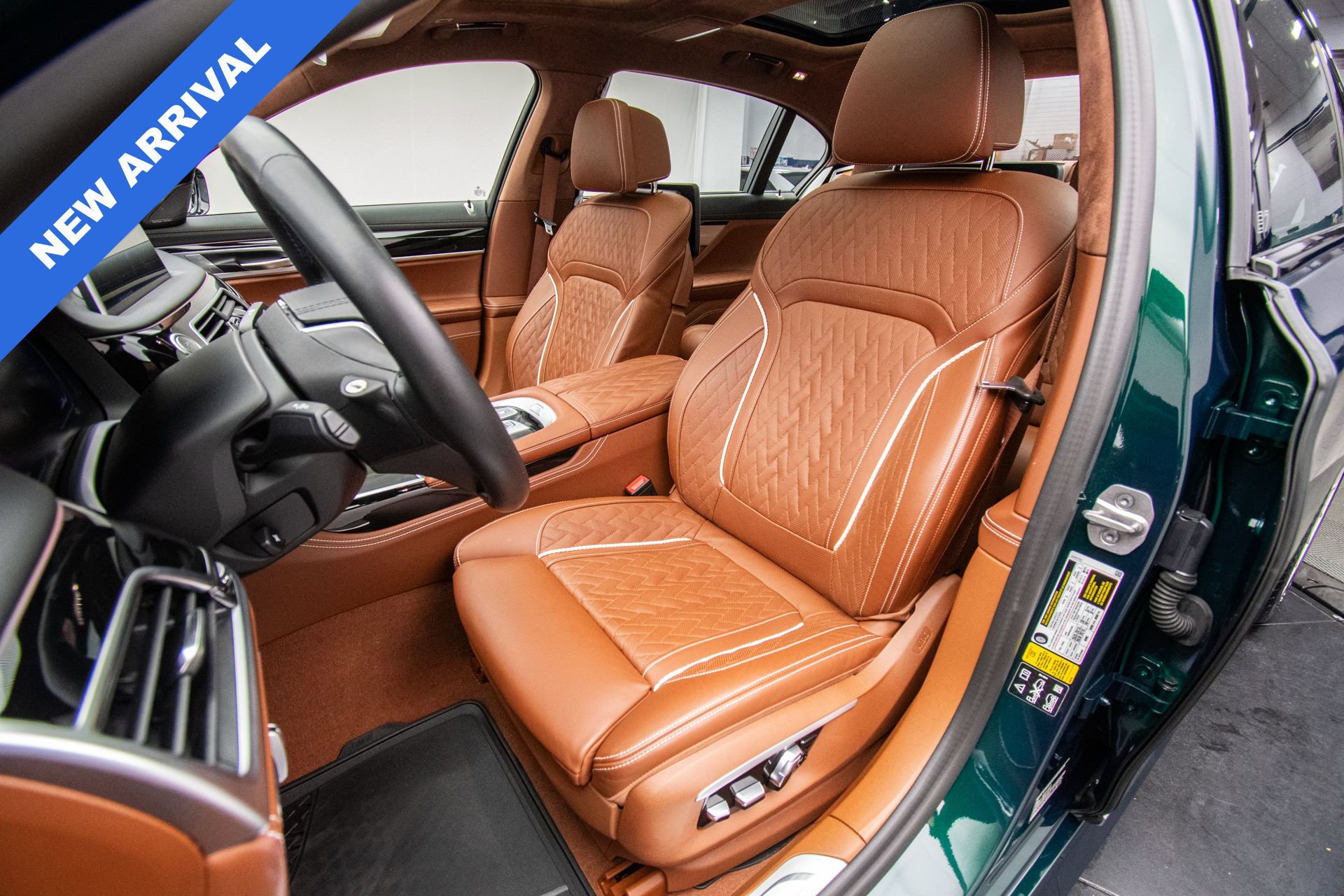 Used 2022 BMW ALPINA B7 xDrive w/ Luxury Rear Seating Package AWD/4WD image 13