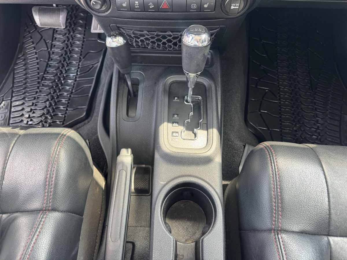 Used 2012 Jeep Wrangler Unlimited Sahara AWD/4WD image 22