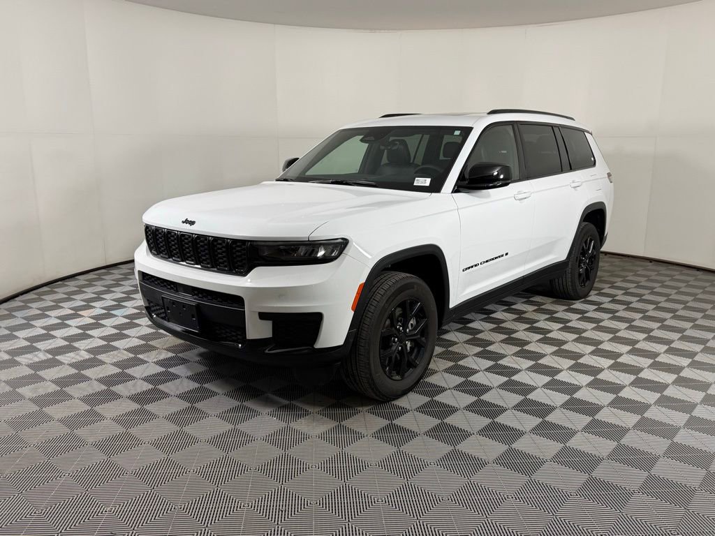 Used 2025 Jeep Grand Cherokee L Altitude image 8