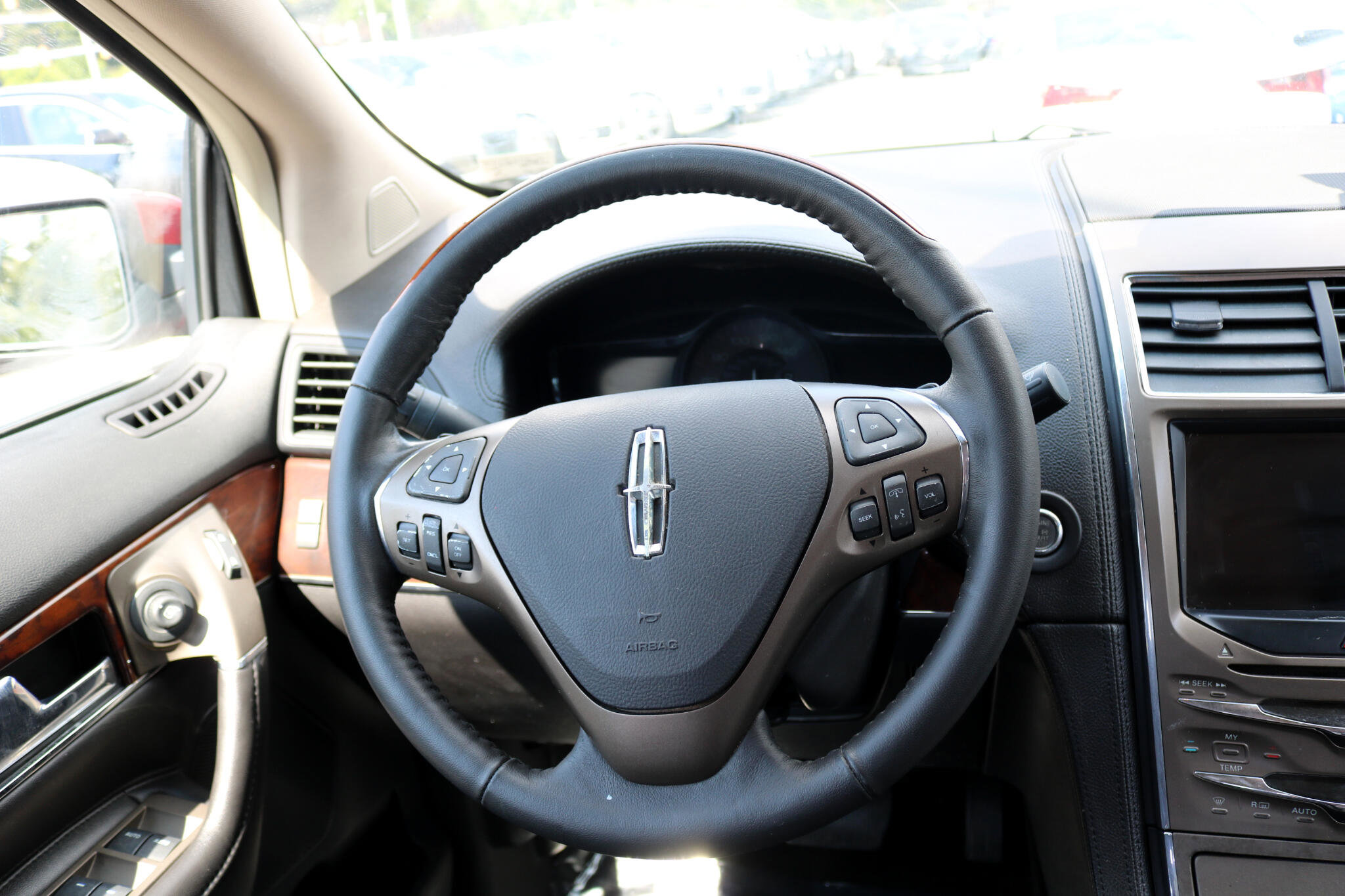 Used 2015 Lincoln MKX FWD w/ Walnut Swirl Wood Package image 32