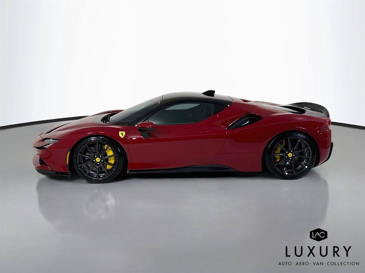 Used 2022 Ferrari SF90 Stradale AWD/4WD image 8