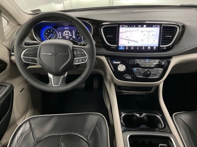 Used 2023 Chrysler Pacifica Limited w/ Uconnect Theater Family Group AWD/4WD image 18