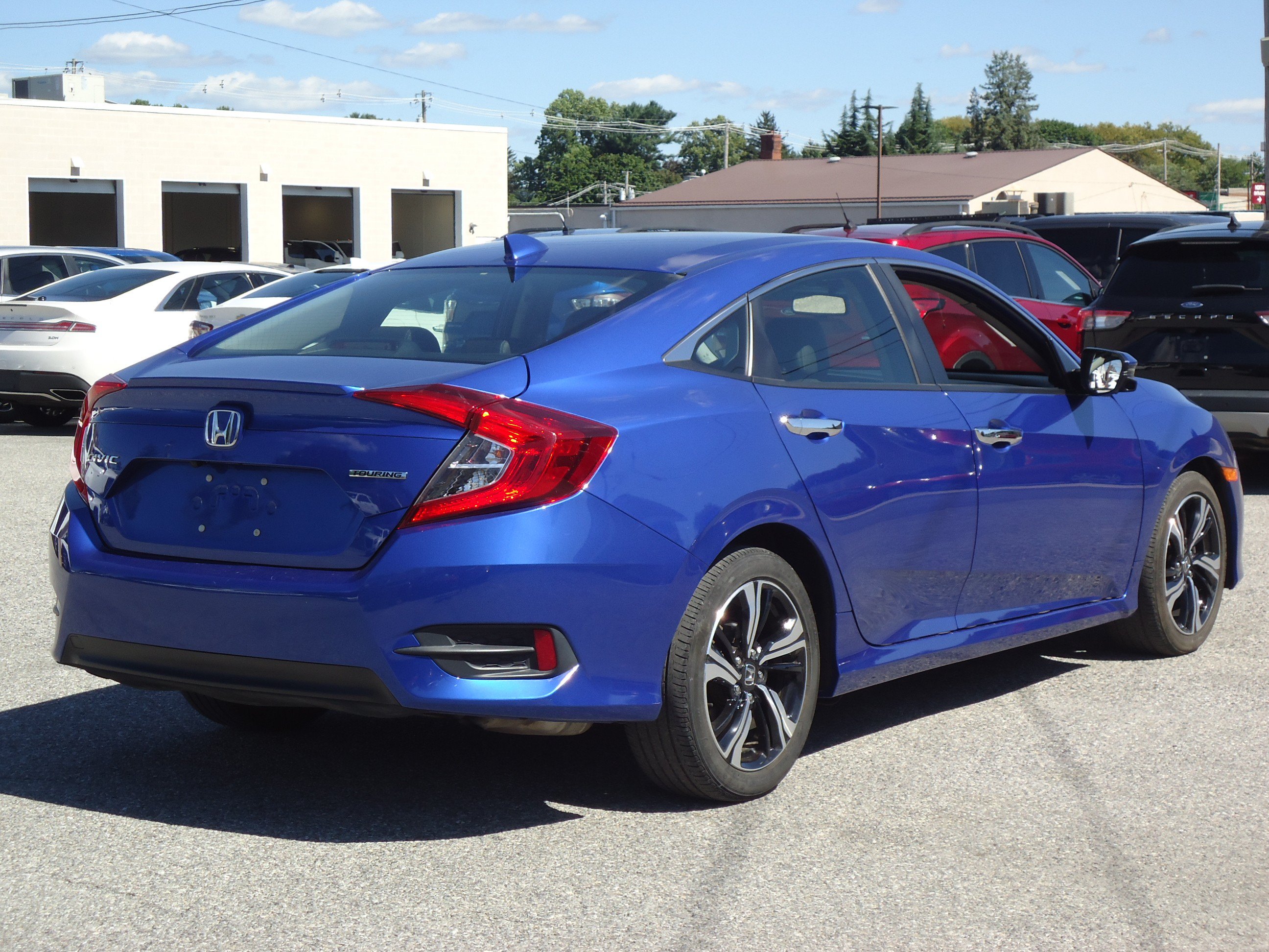 Used 2018 Honda Civic Touring image 3