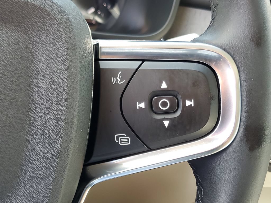 Certified 2024 Volvo XC40 B5 Plus AWD/4WD image 21