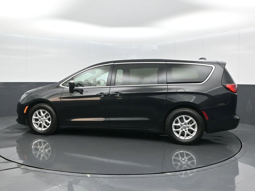 Used 2017 Chrysler Pacifica Touring image 13