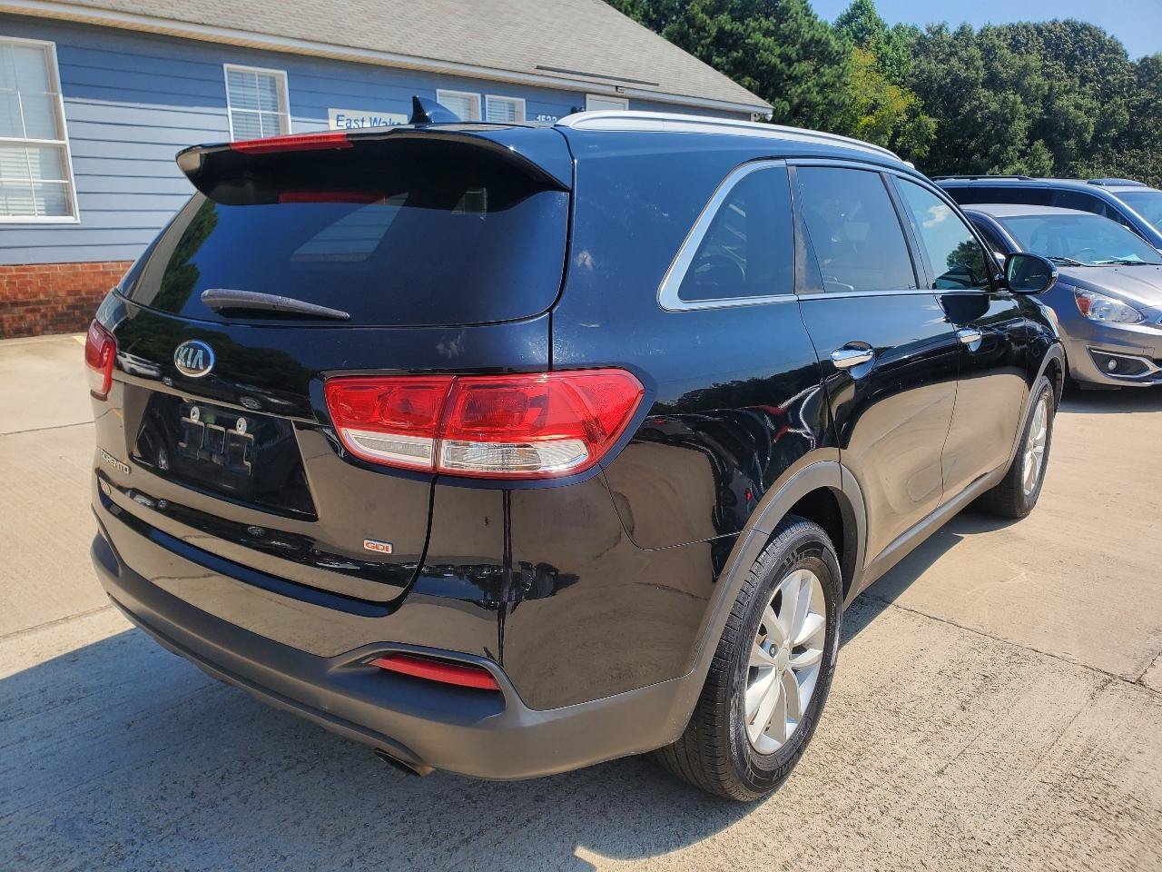 Used 2018 Kia Sorento FWD image 9