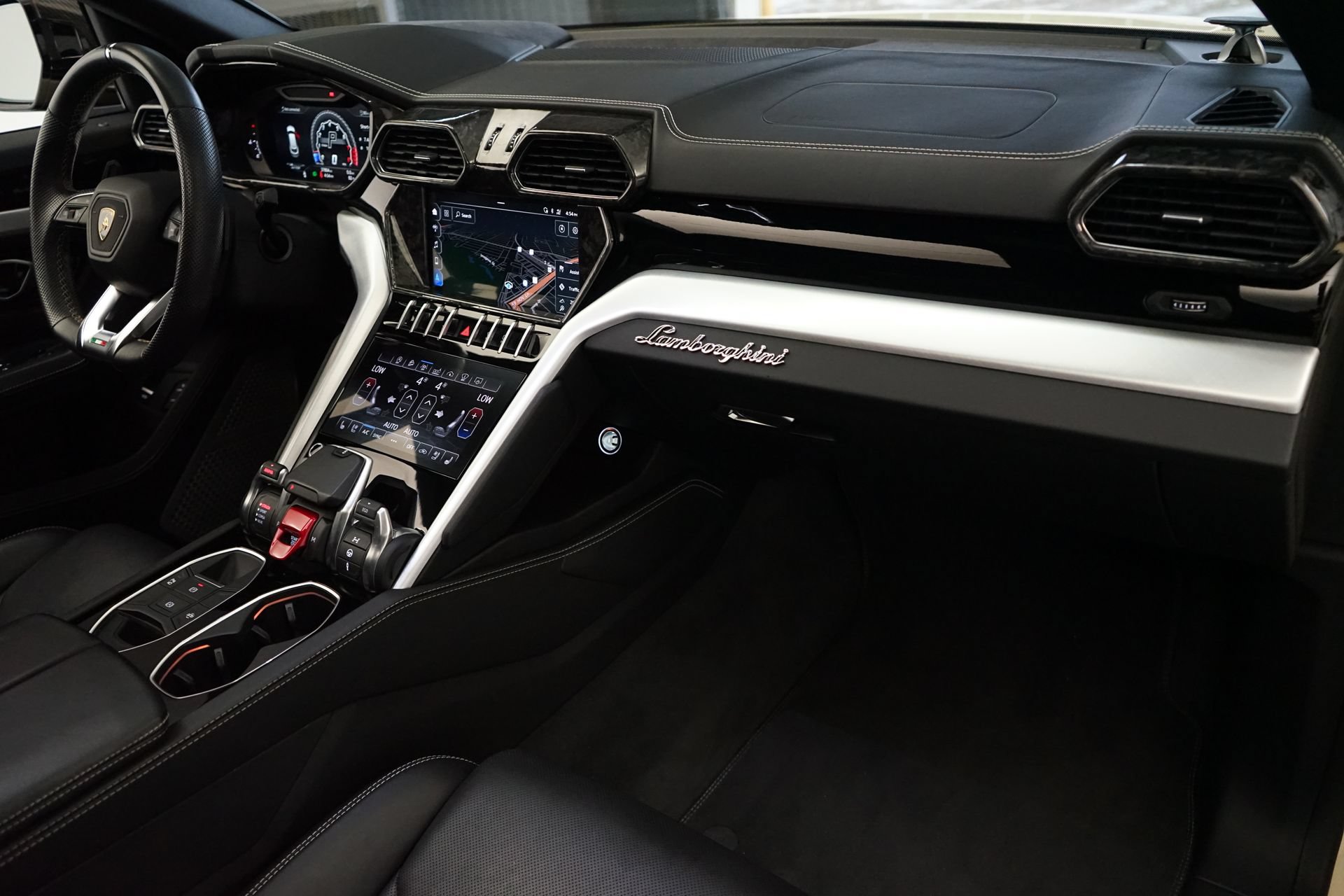 Used 2019 Lamborghini Urus AWD/4WD image 5